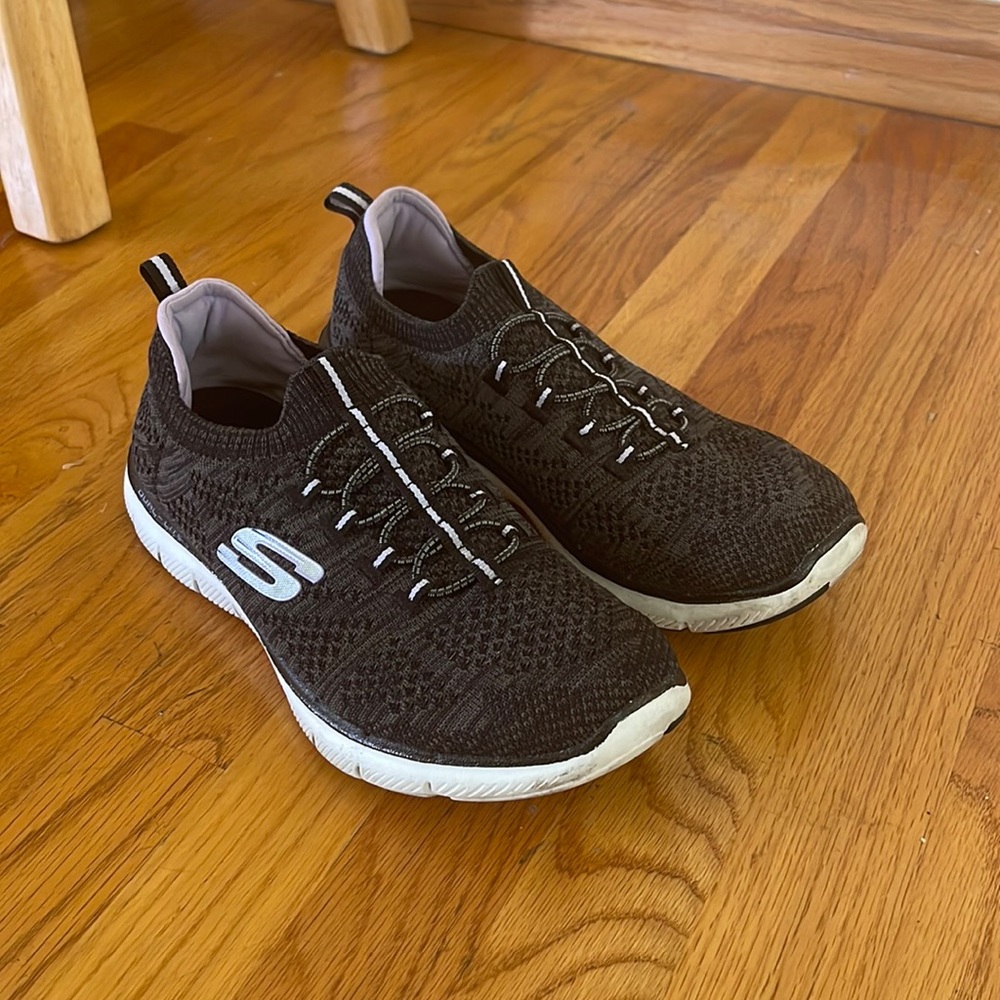 SKETCHER Walking Shoes